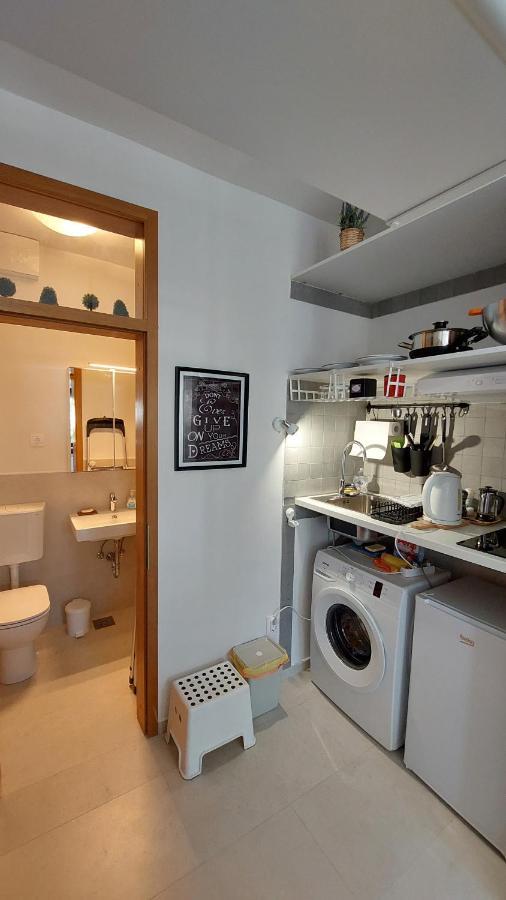 Cozy, Bright And Affordable Studio W/ Free Parking Λιουμπλιάνα Εξωτερικό φωτογραφία